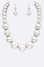 Load image into Gallery viewer, Shiny Large Bead Necklace Set
